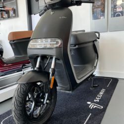SEGWAY E110SE Launch Edition 45km mat zwart 9527km / b.j. 10-07-21