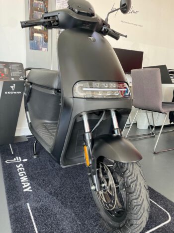 SEGWAY E110SE Launch Edition 45km mat zwart 9527km / b.j. 10-07-21 - Afbeelding 3