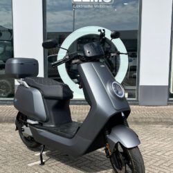 NIU NQi MAT GRIJS 60V35AH B.J.18-9-2023 / 835KM