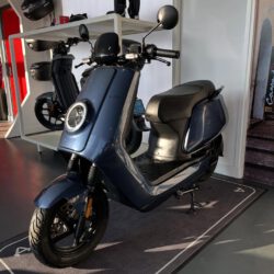 NQi 45km uitvoering hoogglans zwart