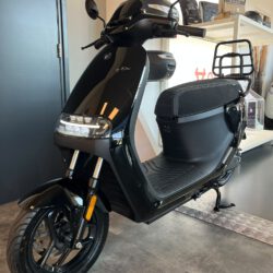 “Nieuwe” SEGWAY E110S GLANS ZWART BJ. 1-7-22 / 408km (Snor)